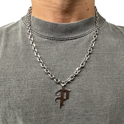 COLLIER AVEC LOGO P